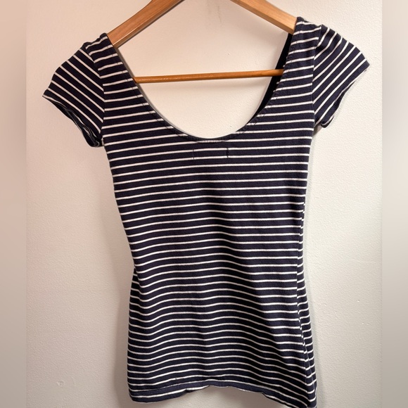 Garage Women’s XS Striped Navy and White Top - Picture 5 of 5